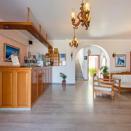 Irene - Beachfront Aparthotel