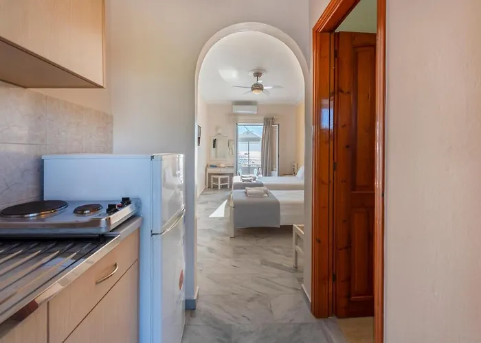 Irene - Beachfront Appart hôtel