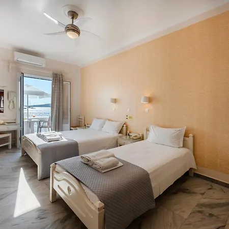 Irene - Beachfront Апарт-отель
