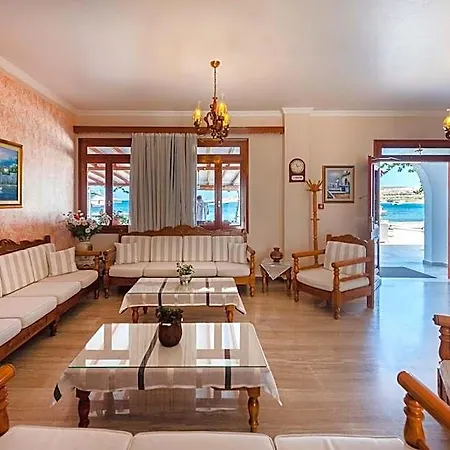 Irene - Beachfront Апарт-отель
