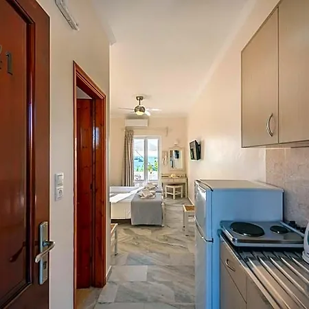 Irene - Beachfront Апарт-отель 3*
