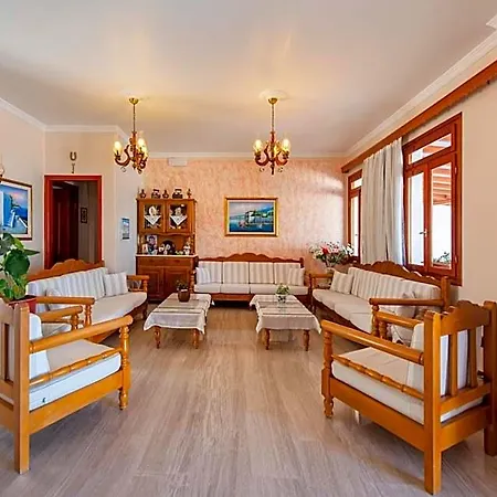 Irene - Beachfront Апарт-отель 3*