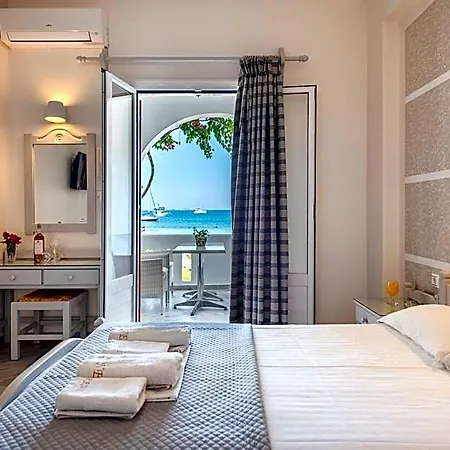 Irene - Beachfront Апарт-отель