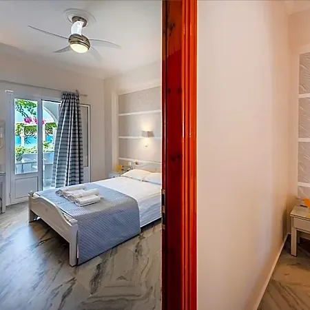 Irene - Beachfront Апарт-отель Парос