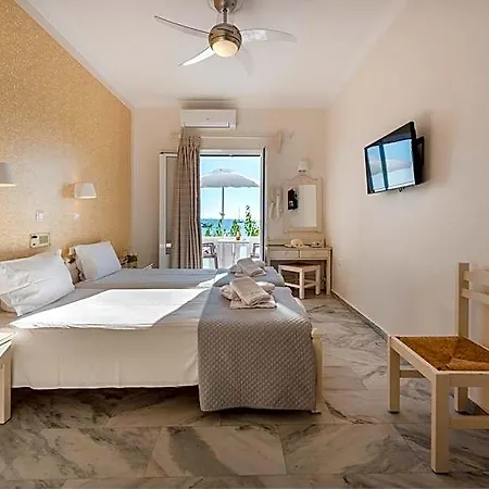 Irene - Beachfront Апарт-отель Парос