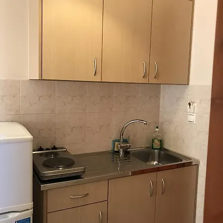 Irene - Beachfront Апарт-отель