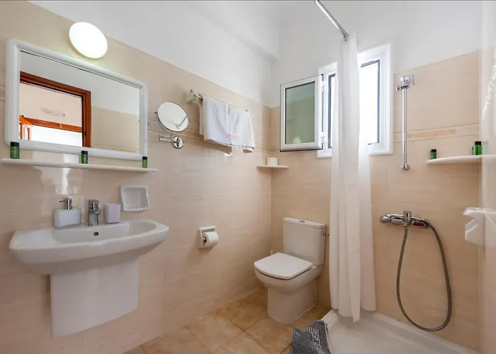 Ξενοδοχείο με διαμερίσματα Irene - Beachfront